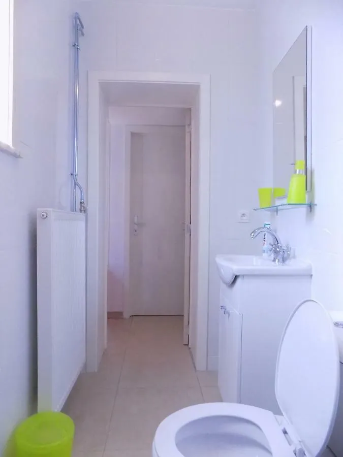 La Lodelinsartoise - Meuble De Vacances 3 Cles Charleroi Apartament